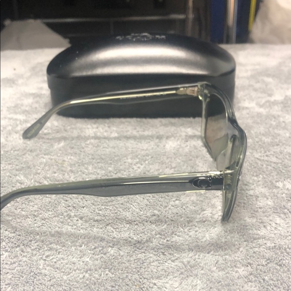 Coach Gray Sunglasses with Classic Design - Picture 4 of 6